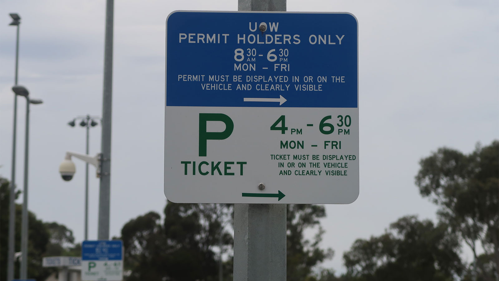 P5 permit and ticket parking sign