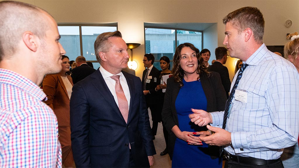 APQRC’s Sean Elphick (Research Coordinator) and Jason David (Research Fellow) meeting with the Hon. Chris Bowen MP, Federal Minister for Climate Change and Energy at the inaugural Illawarra Energy Expo in Canberra.