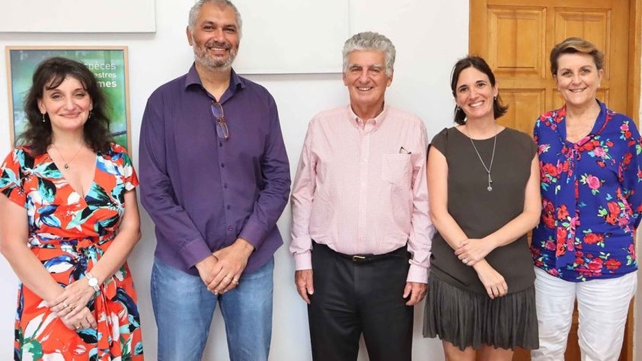 The Minister of Health, Dr Jacques Raynal, (centre) accompanied by staff of his cabinet and the Cancer Institute of French Polynesia, Dr Delphine Lutringer and Maiana Bambridge (right), met with Dr. Moeava Tehei, and Dr Stéphanie Corde Tehei (left).