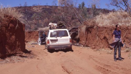 4WD_NT_remote_fieldwork_NicholasGill_middleofAustralia_dirt_roads