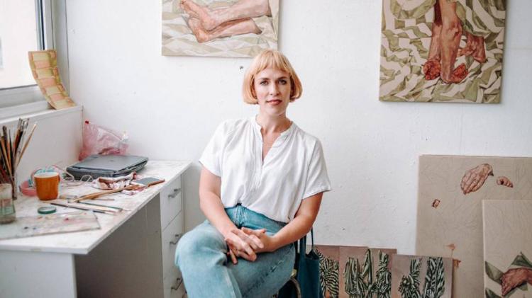 Clare Thackway sitting in her Paris Art studio