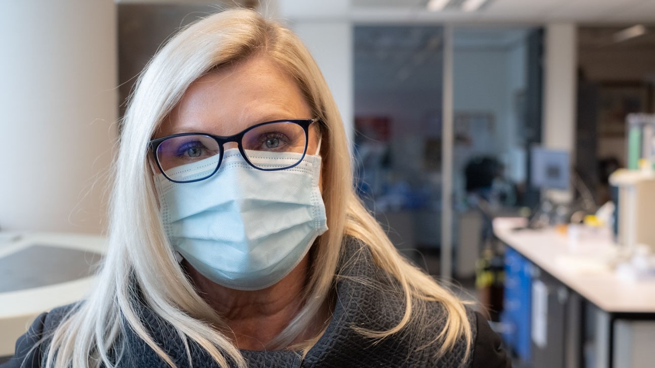 Liesel in pathology lab with mask on