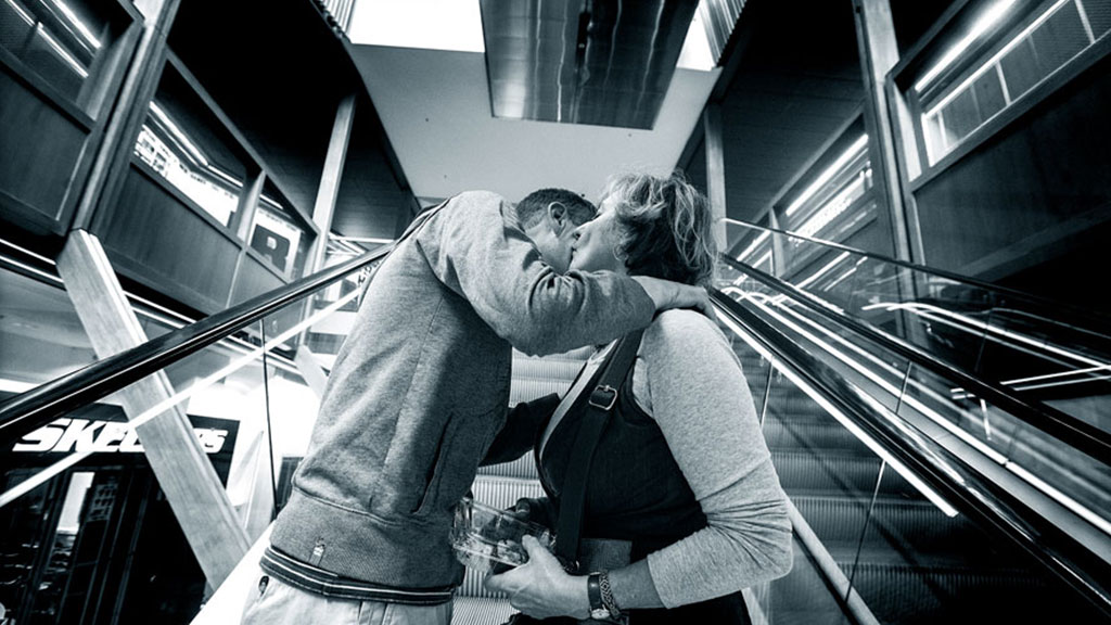 Bohdi Dreyfus giving his mum a kiss on the cheek