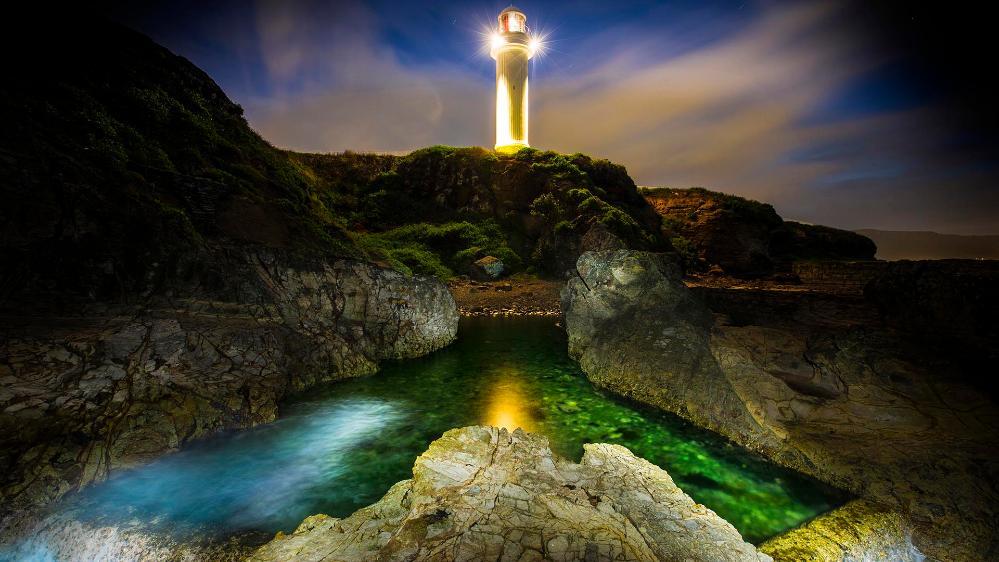 Pools of the Illawarra with lighthouse