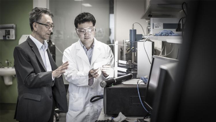 Professor Dou and Shulei Chou in ISEM lab