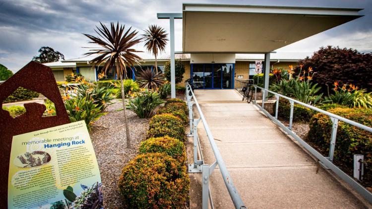 View of entry to the UOW Eurobodalla Campus