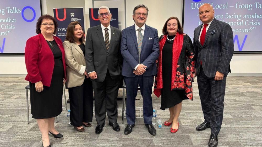 The UOW Local Gong Talks Panel (Tania Brown, Millicent Chang, Stephen Martin, Paul Mazzola, Patricia Davidson, Alex Frino)