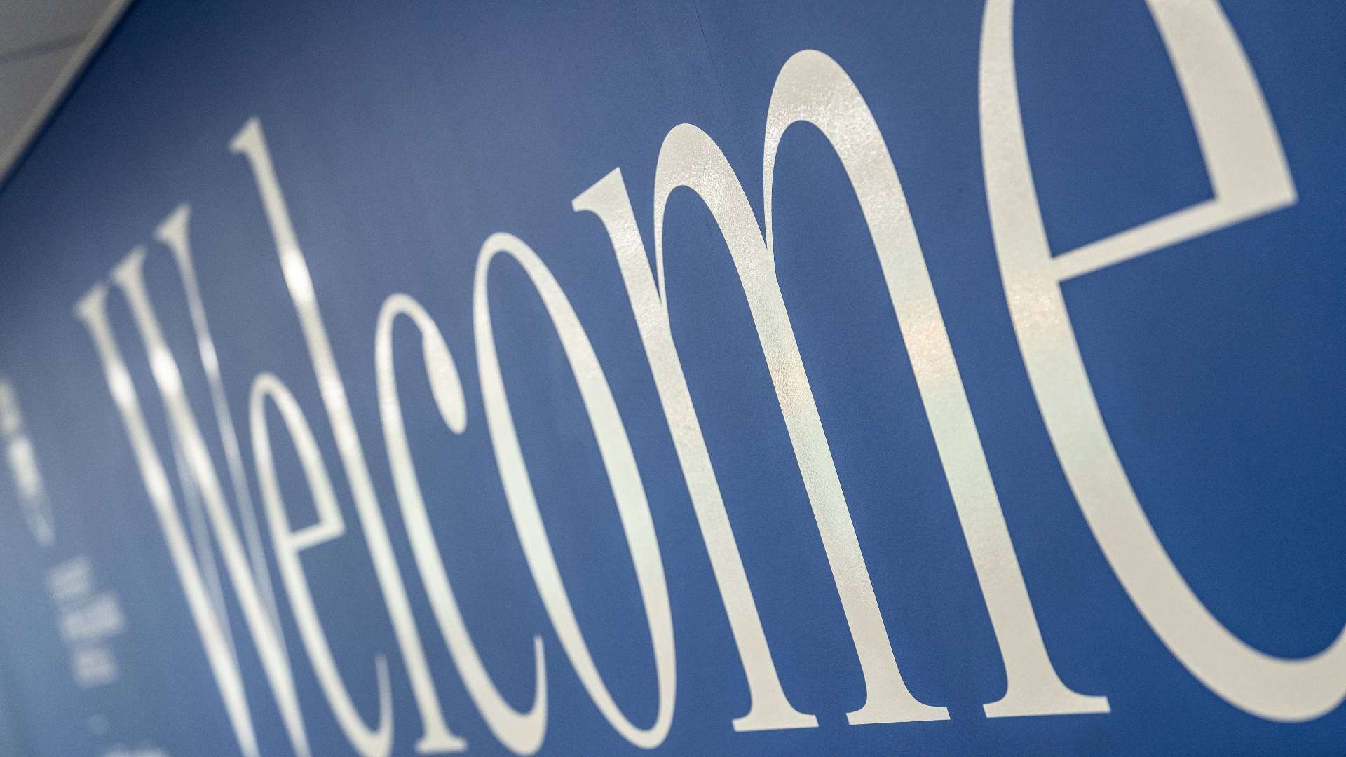 Close up of a welcome sign, UOW Campus