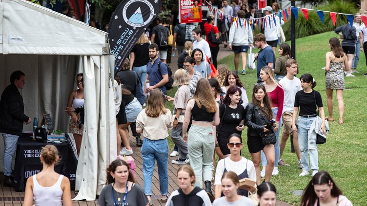 students at UOW O-Week event