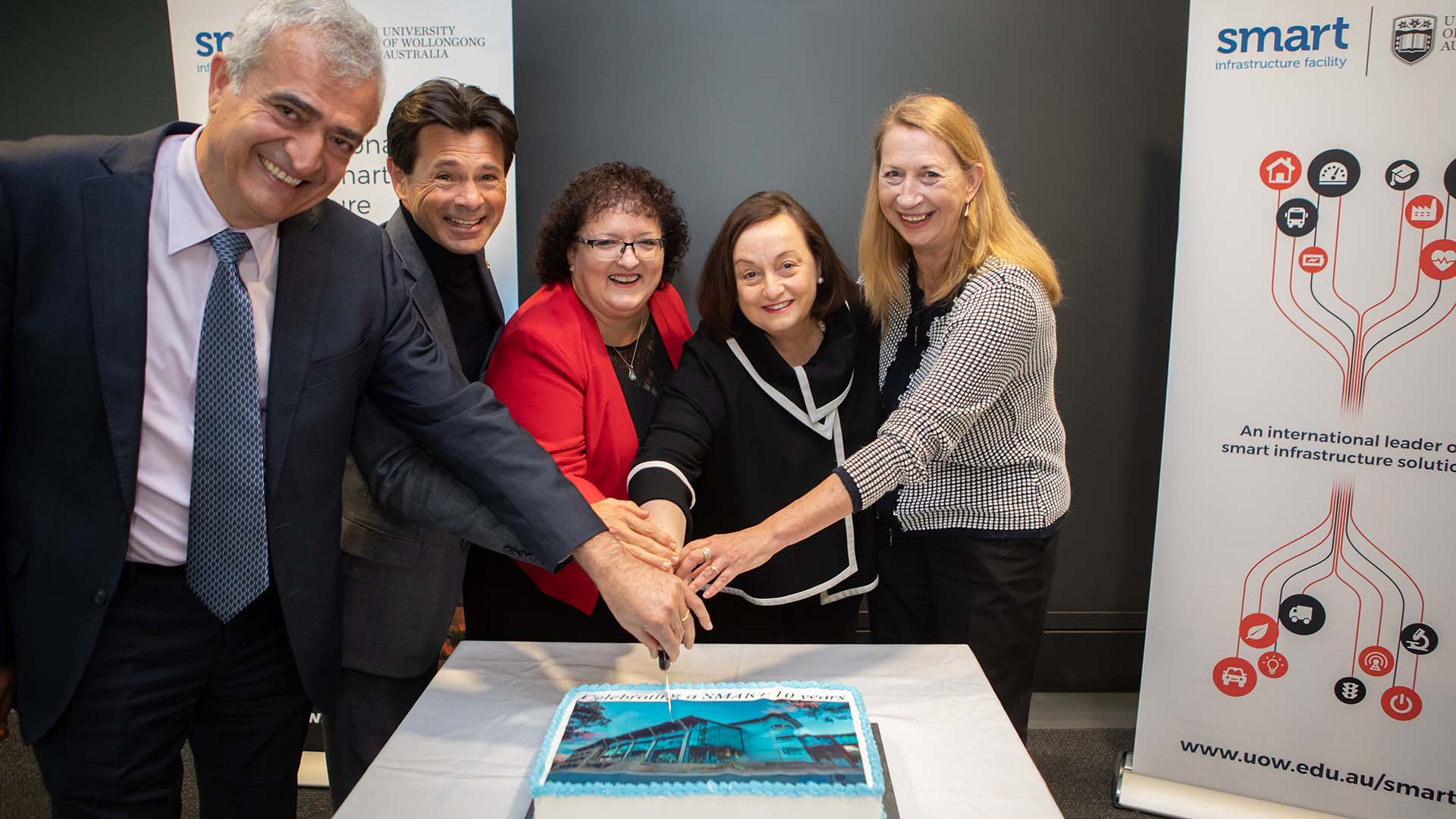 Faculty of Engineering and Information Sciences Senior Professor Gursel Alici, SMART Infrastructure Facility Director Senior Professor Pascal Perez, SMART Infrastructure Facility Chief Operating Officer Tania Brown, Vice-Chancellor Professor Patricia M. Davidson, and Member for Cunningham Sharon Bird MP