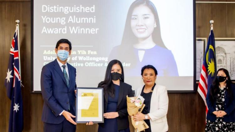 Adeline Chin being awarded the Distinguished Young Alumni Award at the 2021 the Australian Malaysia Alumni Awards