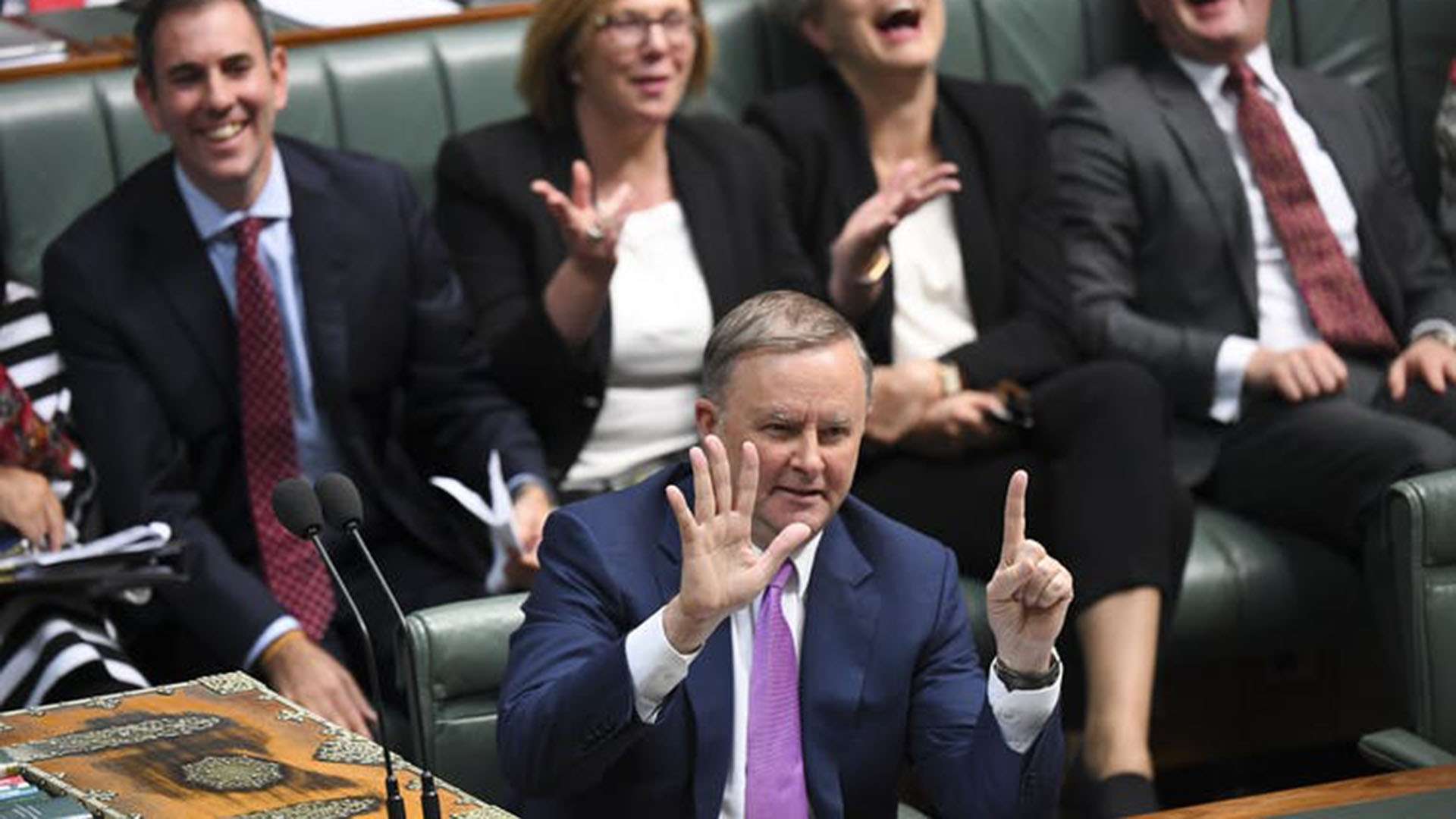 Anthony Albanese in parliamentary question time.  Lukas Coch/AAP