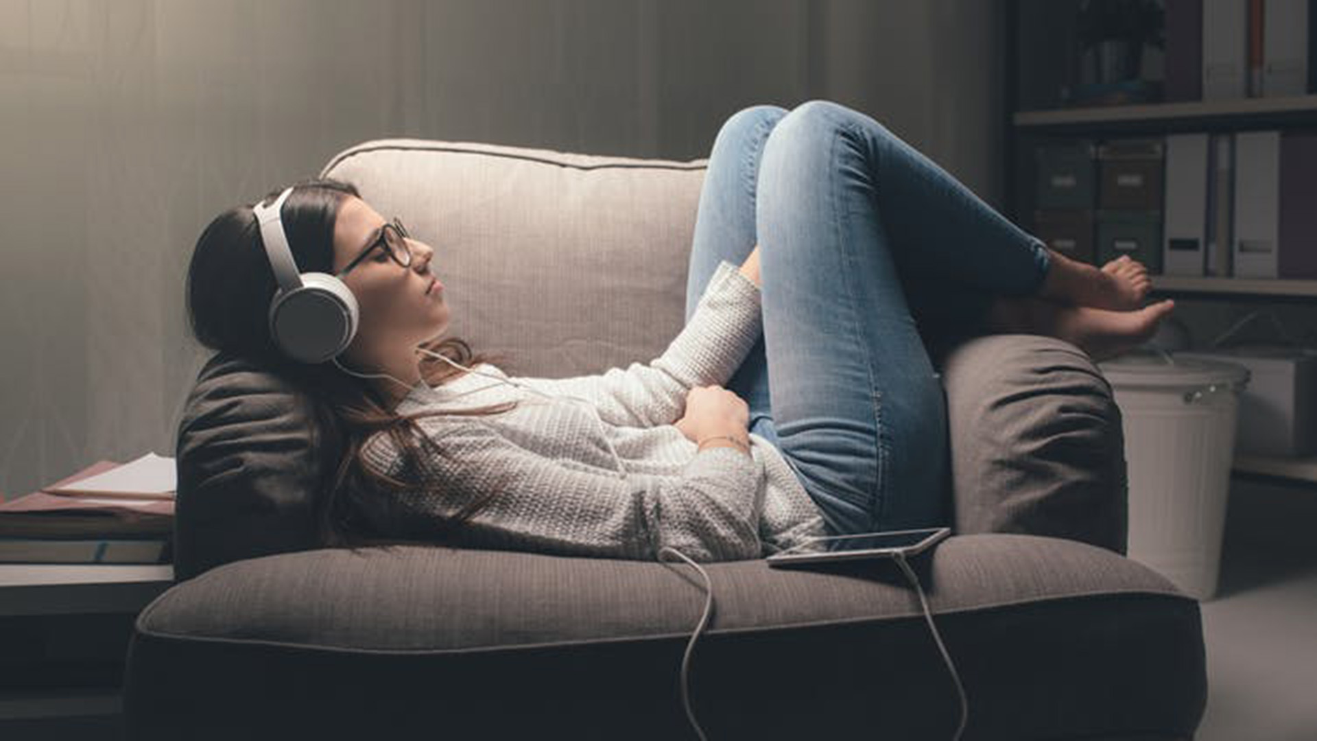 Generic pic of girl listening to music.