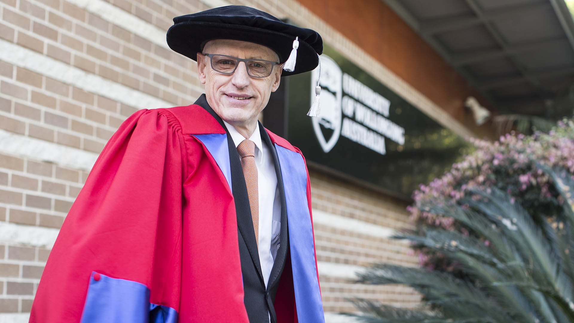 David Gruen was awarded an Honorary Doctor of Science by UOW in 2017.