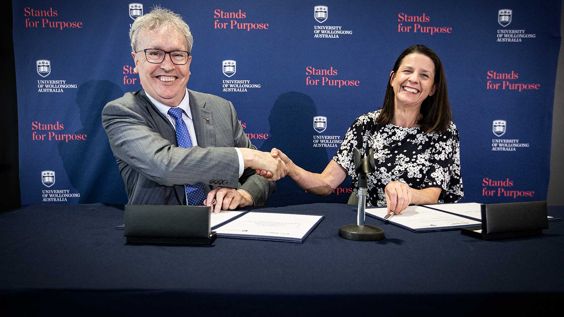 UOW Vice-Chancellor and Endeavour Energy CEO shaking hands after signing agreement