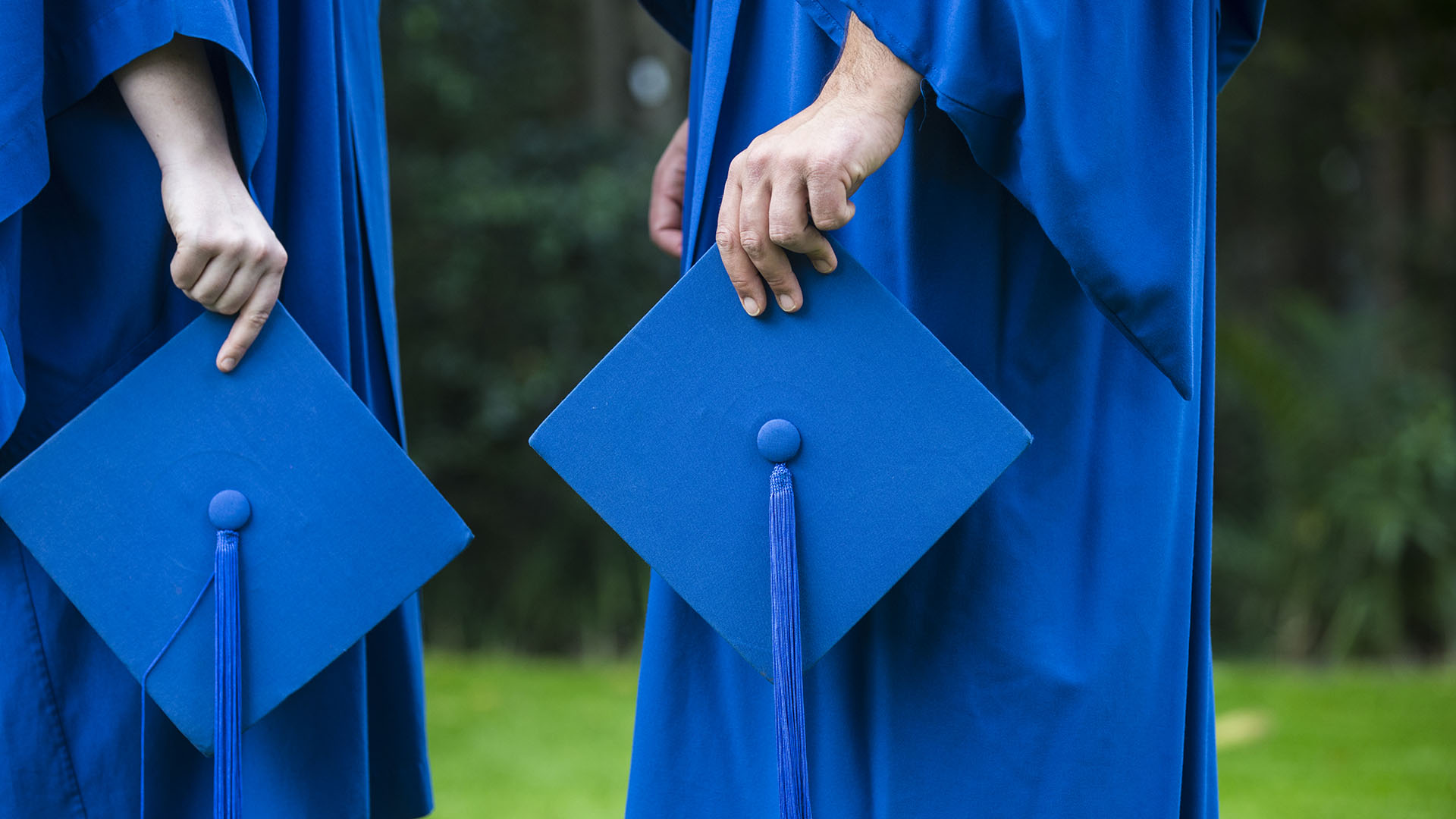 What Does Graduation Regalia Signify? – Thesislink