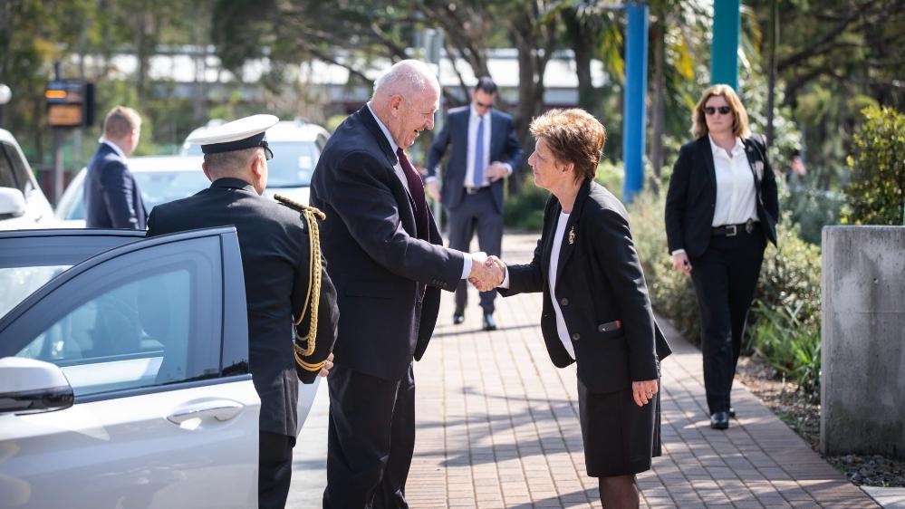Former Governor-General Peter Cosgrove shakes the hand of Professor Judy Raper during a visit to UOW. Photo: Paul Jones