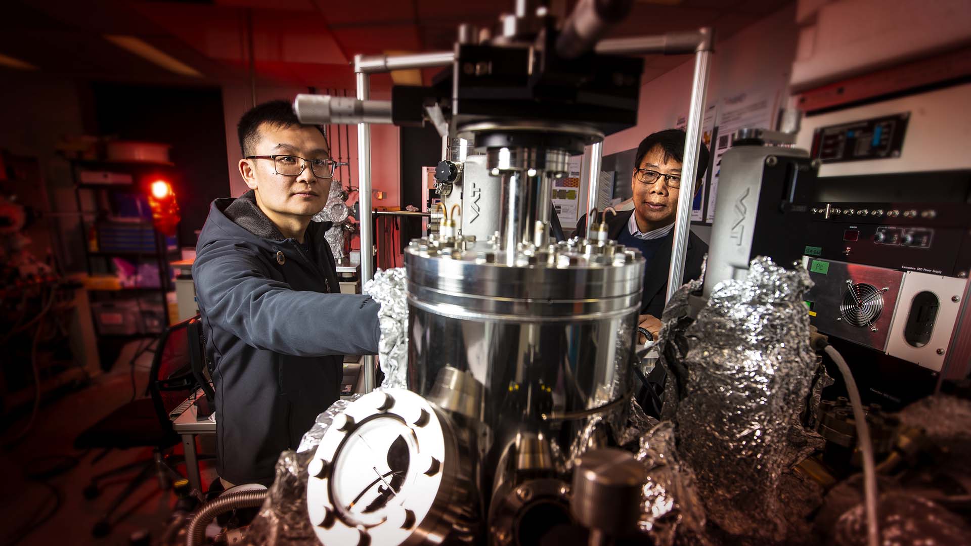 Dr Zhi Li and Professor Xiaolin Wang in the laboratory.