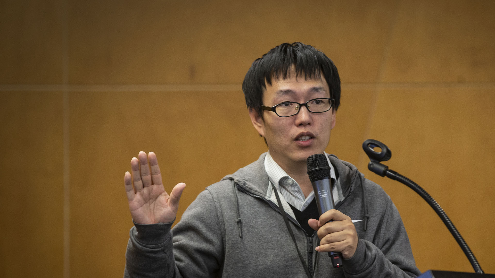 Professor Zhenpeng Hu, School of Physics, Nankai University, at the UOW-USTC Joint Research Workshop