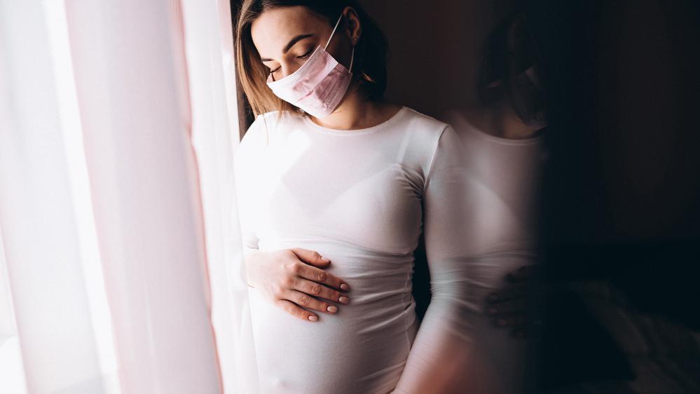 Pregnant women with mask. SHUTTERSTOCK IMAGE