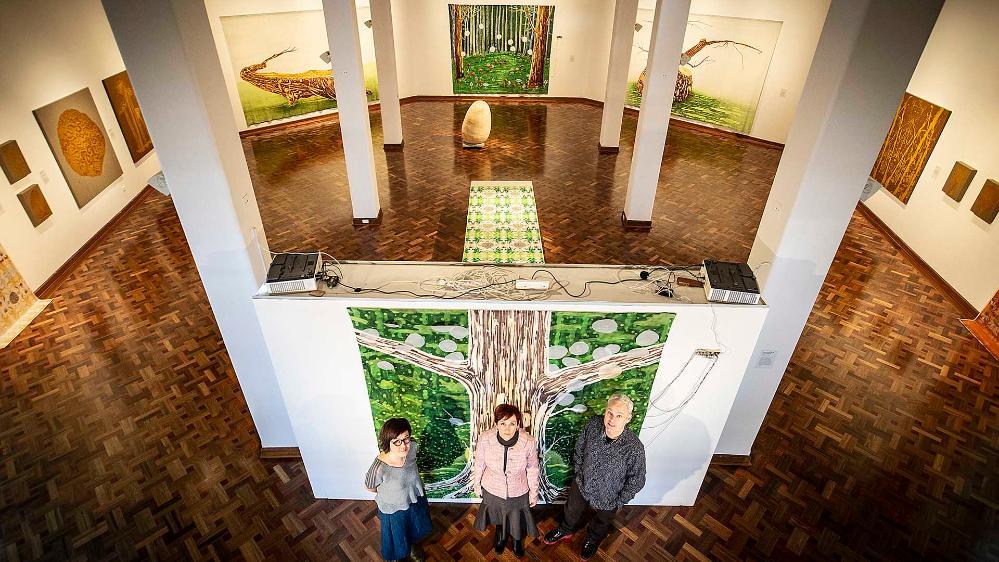 Dr Agnieszka Golda, Martin Johnson and Dr Jo Law at the Alchemical Worlds exhibition at Wollongong Art Gallery.