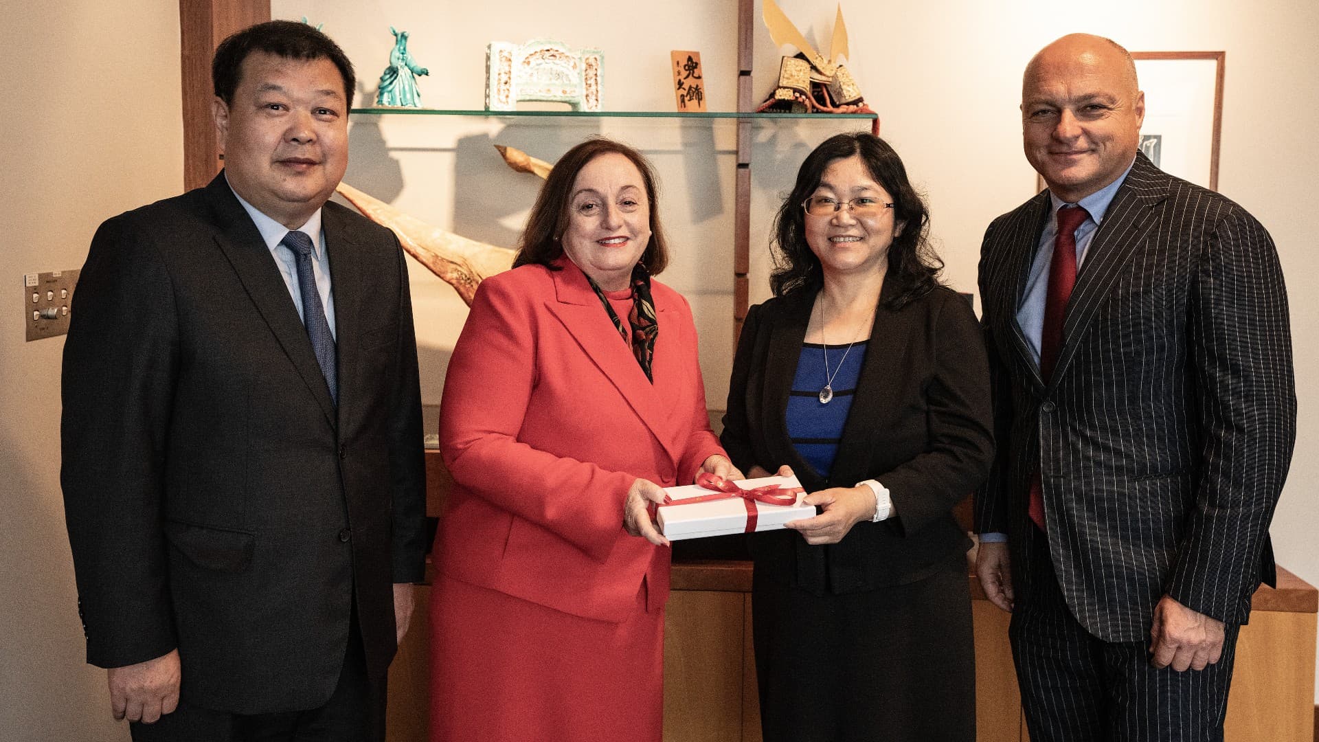 Consulate General of China in Sydney visit strengthens relationship with UOW