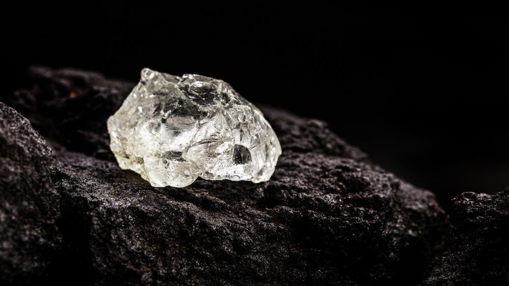 New research tracks the movement of minerals and diamonds within the Earth’s mantle