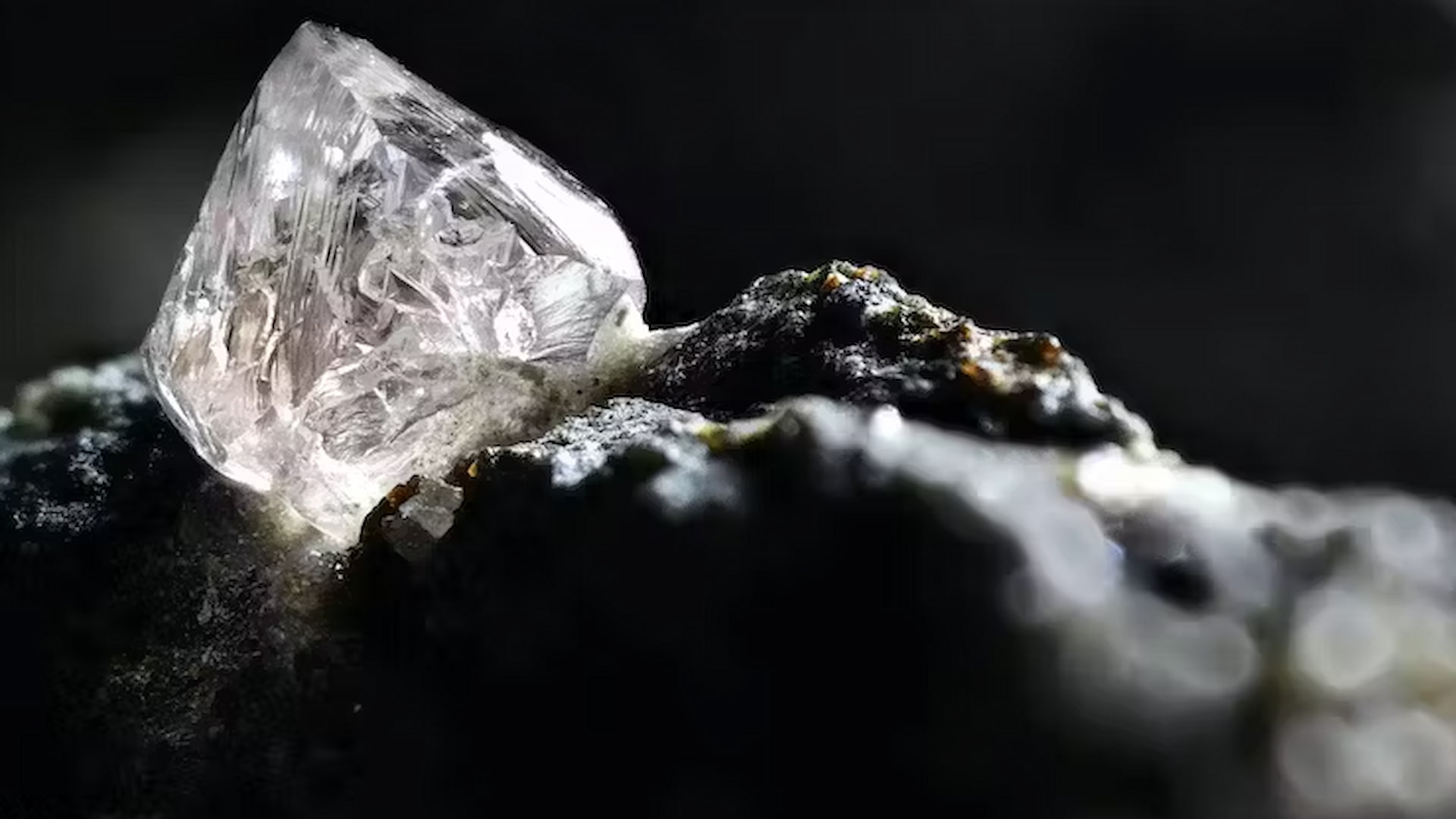 Supercomputers have revealed the giant ‘pillars of heat’ funnelling diamonds upwards from deep within Earth