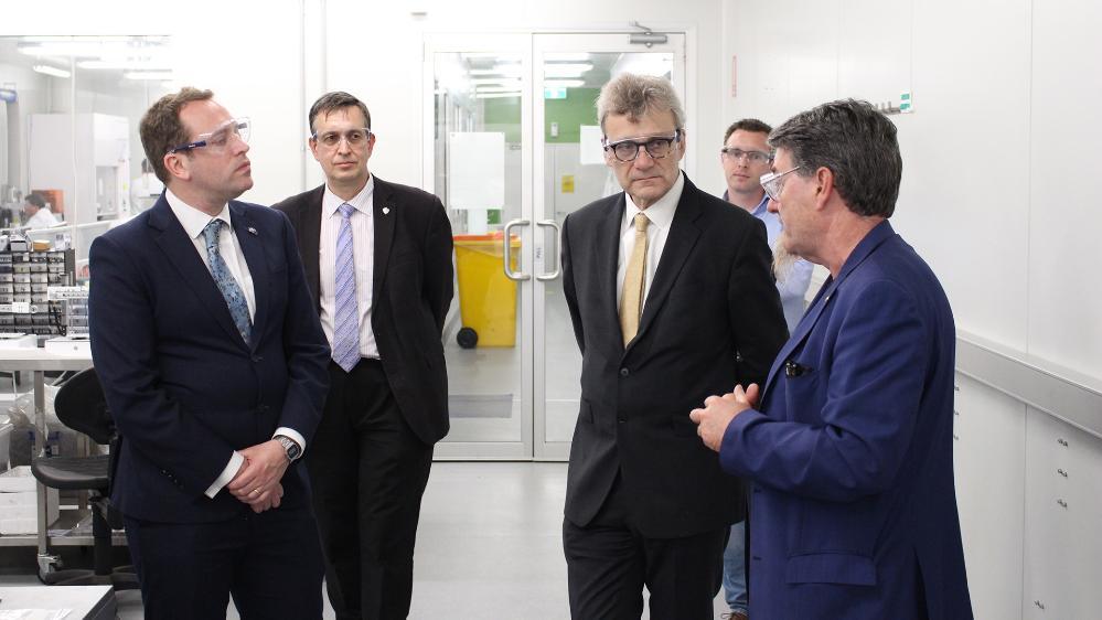 British Consul General visits UOW’s ground-breaking 3D bioprinting initiative  